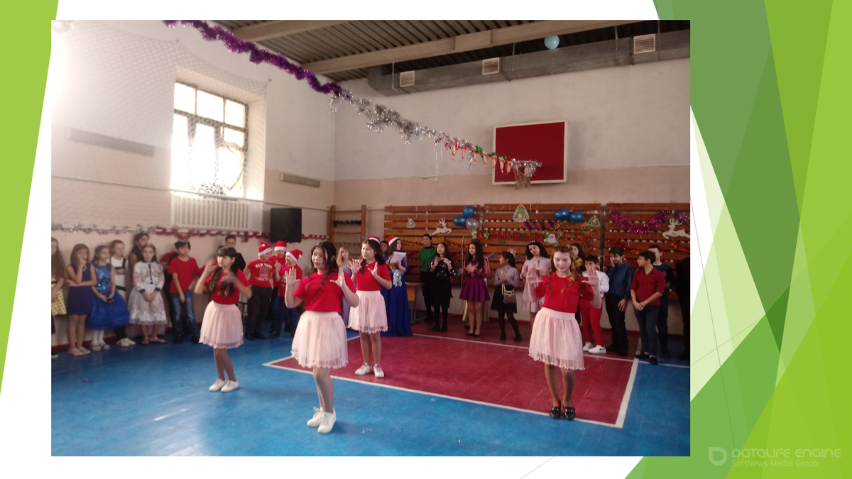    С 19 по 26 декабря в школе традиционно прошли новогодние утренники и бал маскарад «Новогодний фейерверк».