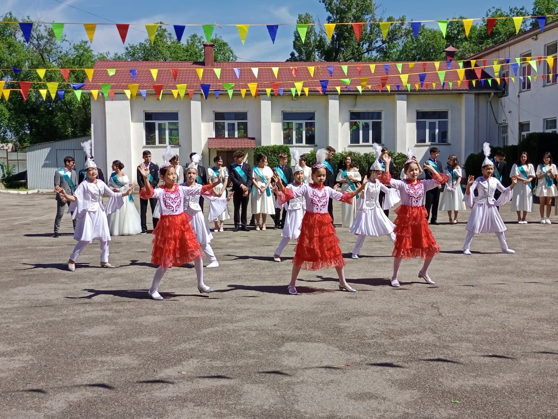 «Мектебім, саған мың алғыс!».  тақырыбында мерекелік іс-шара өтті