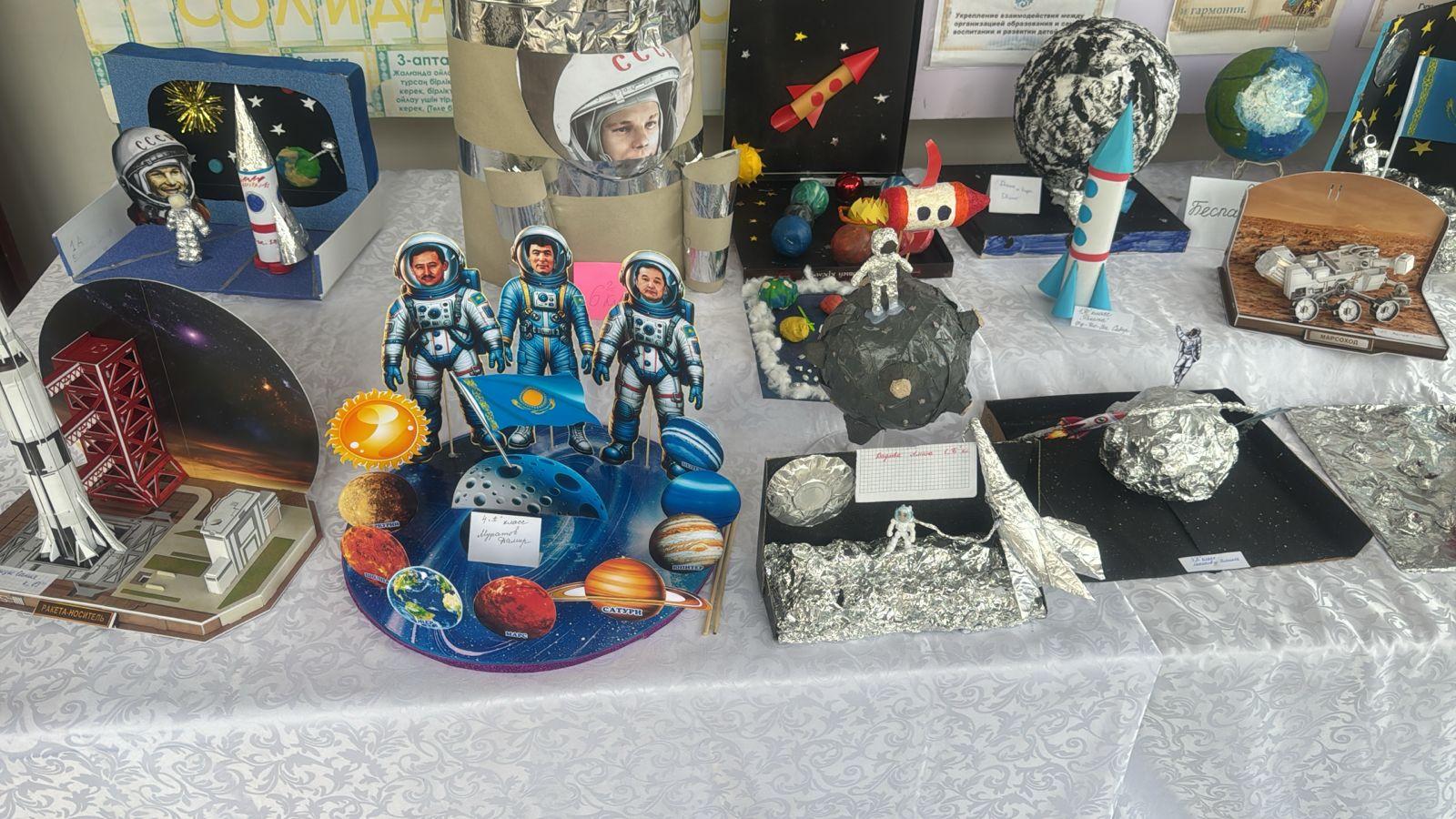 Ғарышкерлер күніне орай қолөнер байқауын ұйымдастырылды