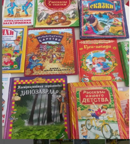 Мектеп оқушылары кітапханаға өздерінің оқыған қызықты кітаптарын сыйға тартты