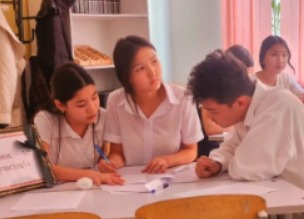 Гуманитарлық пәндер аясында оқушылар жалпы диктант жазды