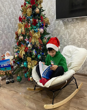 Қысқы демалыс  уақытында түрлі - кітаптар оқып өнер шығармашылығымен айналысты